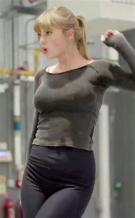 taylor swift nips